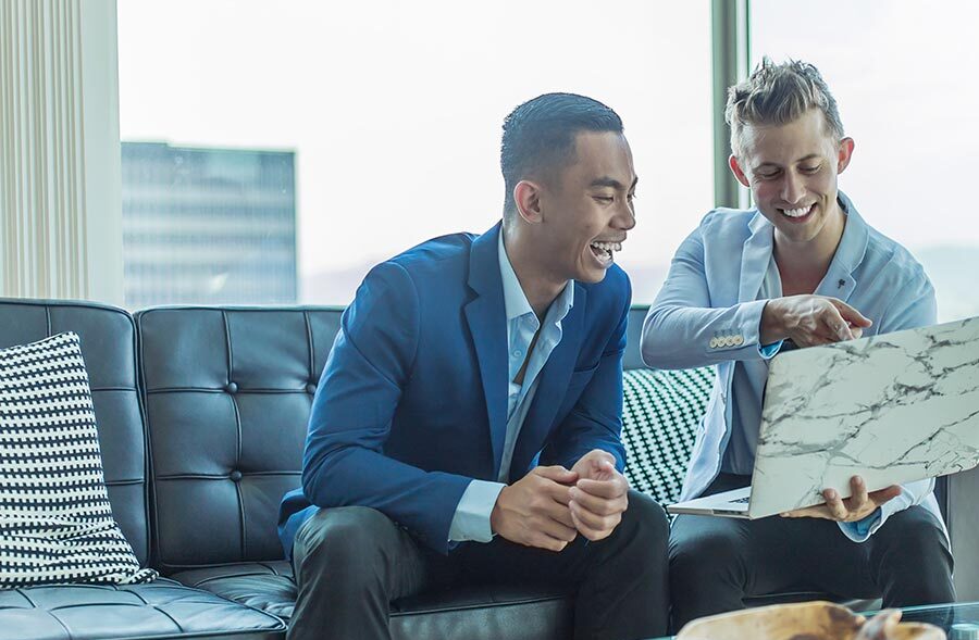 hombres en asesoramiento legal mobiliario en Puebla