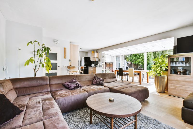 Sala de comedor con gran iluminación en casa de lujo en puebla